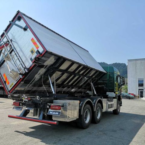 NOVO - BIJOL – tovorno vozilo za prevoz lesnih sekancev